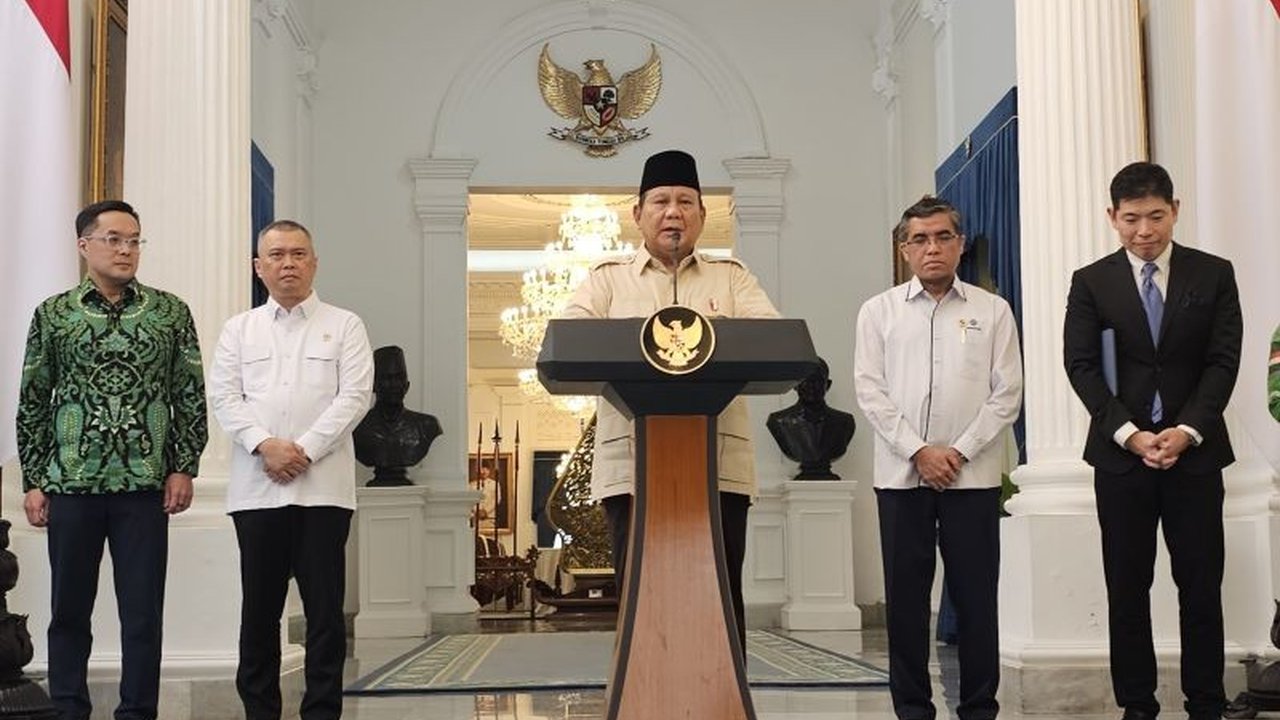 Presiden Prabowo Subianto menginstruksikan agar THR untuk pekerja swasta, BUMN, BUMD, dan mitra driver serta kurir online dibayarkan paling lambat tujuh hari sebelum Lebaran.