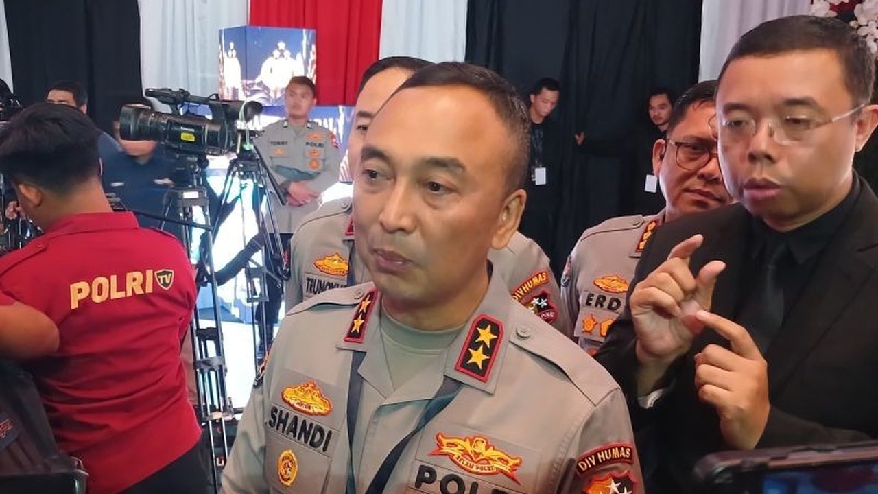 Divisi Propam Polri masih memeriksa Kapolres Ngada nonaktif, AKBP Fajar Widyadharma, terkait dugaan kasus narkoba dan asusila yang menyeretnya ke proses hukum.