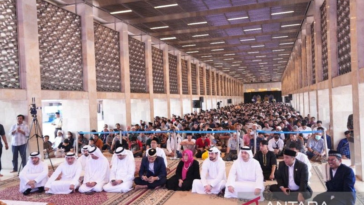 Uni Emirat Arab (UEA) melalui Kedubesnya mensponsori buka puasa bersama 15.000 jamaah di Masjid Istiqlal, Jakarta, sebagai wujud solidaritas dan kerja sama kemanusiaan.