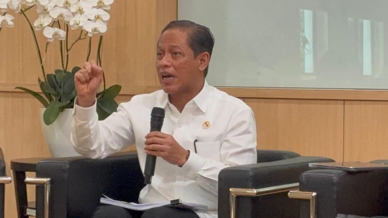 Pemerintah Indonesia, di bawah kepemimpinan Presiden Prabowo Subianto, menargetkan pengelolaan sampah 100 persen pada 2029, dengan fokus pada penutupan TPA terbuka dan peningkatan infrastruktur pengelolaan sampah.