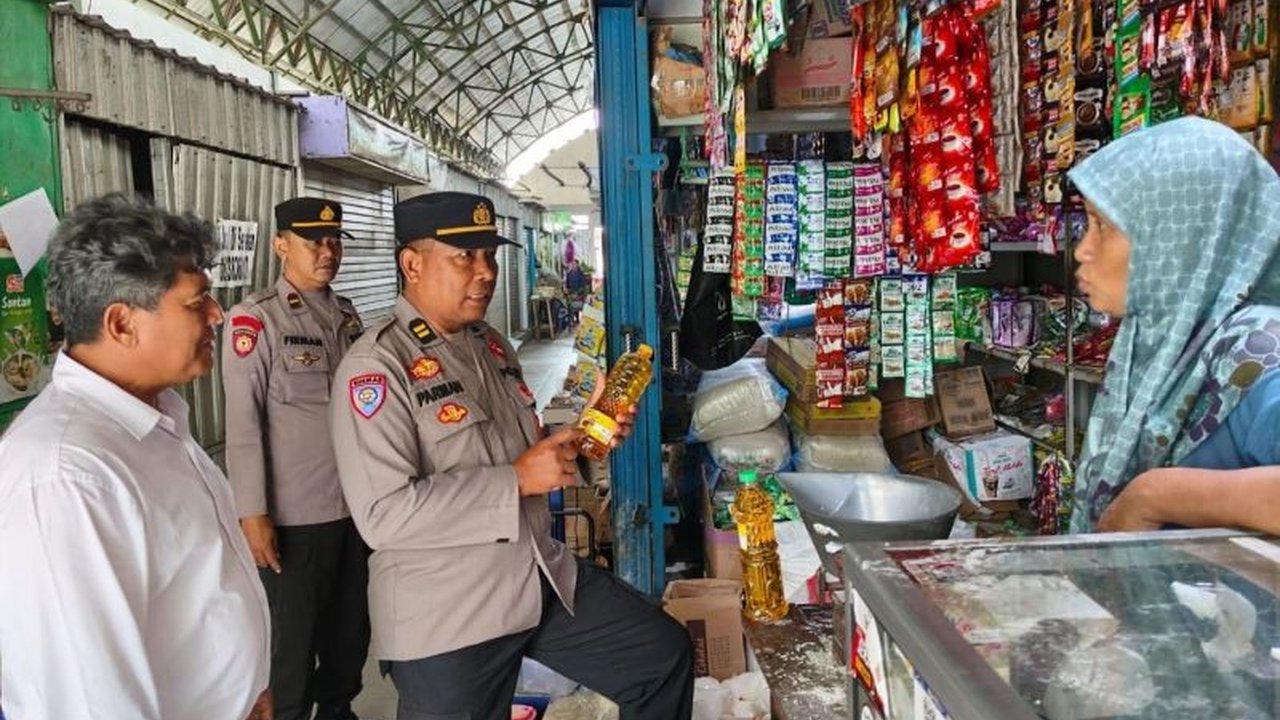 Polres Kudus gencar memeriksa stok Minyakita di pasaran menyusul temuan isi kemasan yang tidak sesuai standar oleh Mentan, dengan fokus pada produsen lokal.