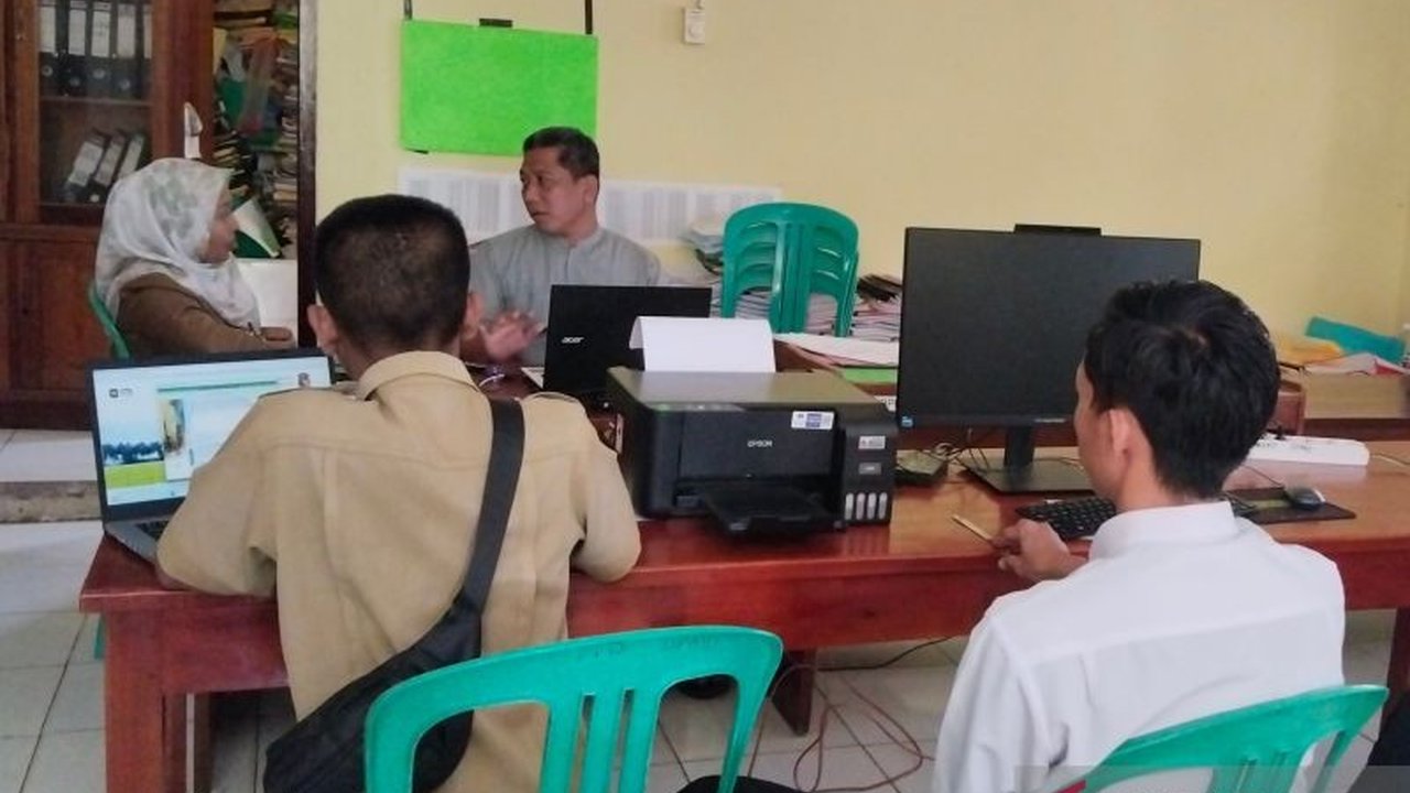 Kabupaten Mukomuko, Bengkulu, menetapkan 2.406 KPM sebagai penerima BLT-DD tahun 2025 dengan anggaran yang turun signifikan karena perubahan regulasi.