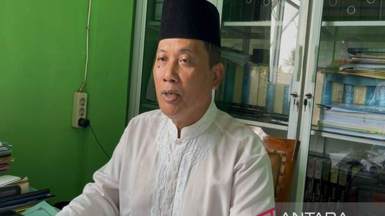 Pondok Pesantren Babul Hikmah di Lampung Selatan mengambil tindakan tegas terhadap santriwati yang membuang bayi yang baru dilahirkannya; santriwati tersebut tidak diizinkan lulus dan dikeluarkan dari pesantren.