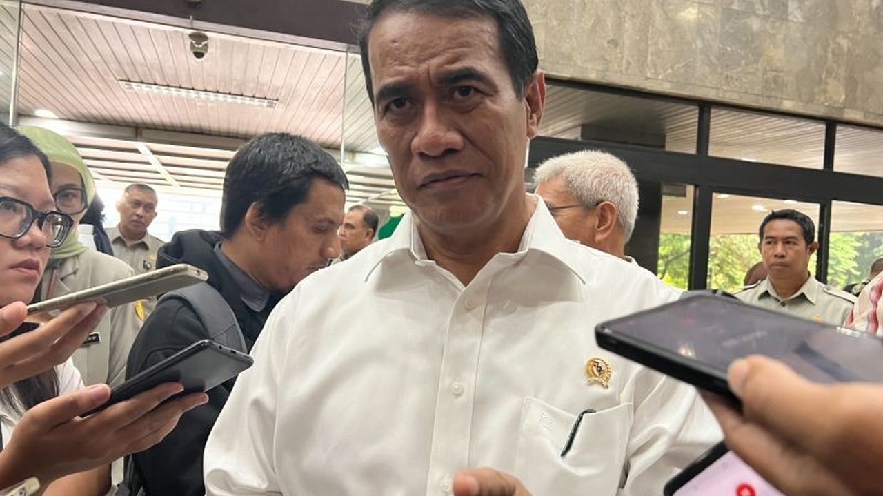 Menteri Pertanian Andi Amran Sulaiman mendesak hukuman berat bagi produsen MinyaKita yang mengurangi takaran isi dan menjual di atas harga eceran tertinggi.
