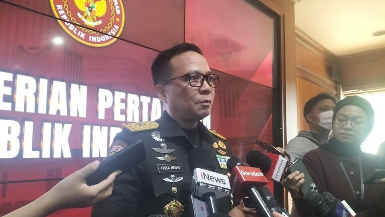 Kementerian Pertahanan (Kemhan) menyatakan menghormati keputusan Mabes TNI yang menaikkan pangkat Sekretaris Kabinet Teddy Indra Wijaya dari Mayor menjadi Letkol, sesuai regulasi dan kebijakan internal Mabes TNI.