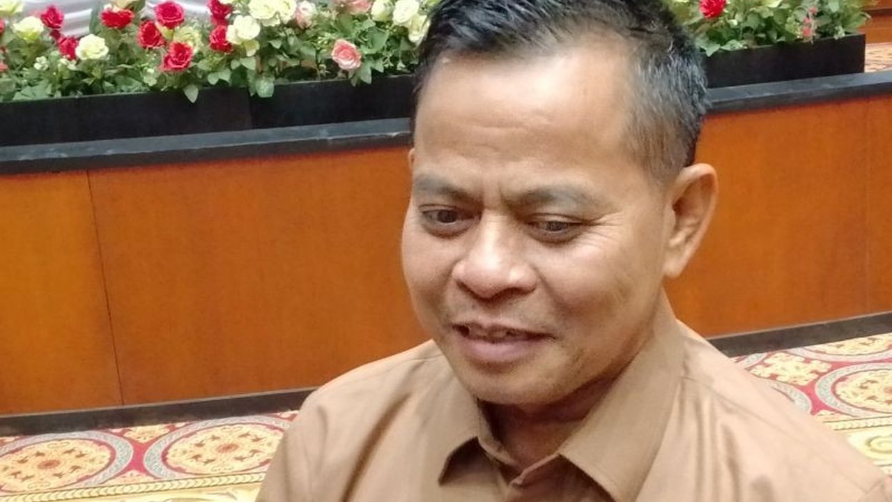 Pemerintah Kabupaten Penajam Paser Utara memastikan ASN tetap menerima THR dan gaji ke-13 tahun 2025 meskipun ada kebijakan efisiensi anggaran, menunggu regulasi dari pemerintah pusat.