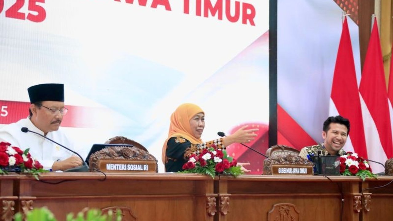 Gubernur Jawa Timur, Khofifah Indar Parawansa, menyatakan kesiapannya menjalankan program Sekolah Rakyat dan DTSEN untuk memutus rantai kemiskinan dan meningkatkan kualitas SDM Indonesia.