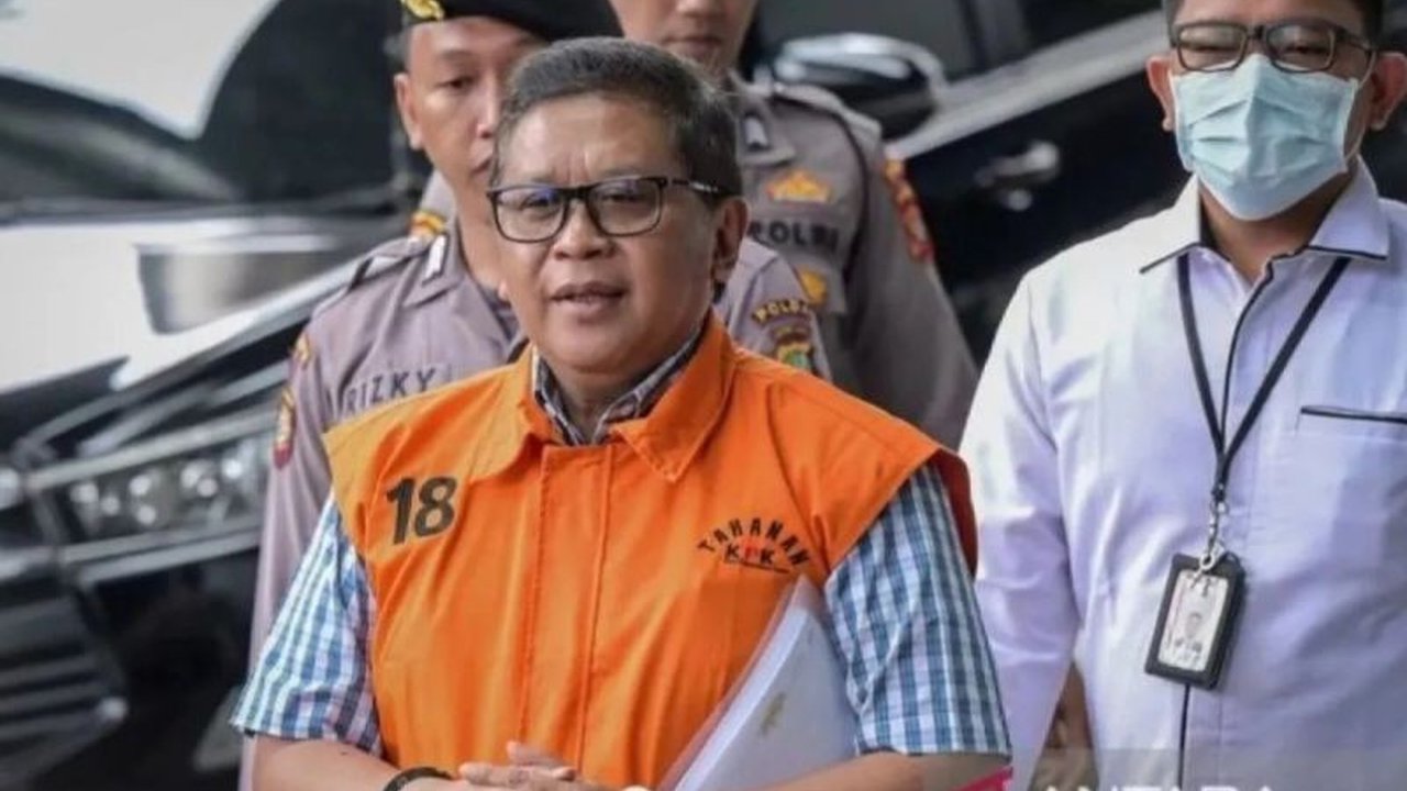 Sidang praperadilan Hasto Kristiyanto terkait kasus suap Harun Masiku digugurkan oleh PN Jaksel karena berkas perkara telah dilimpahkan ke PN Jakpus, sesuai SEMA No 5 Tahun 2021 dan putusan MK.