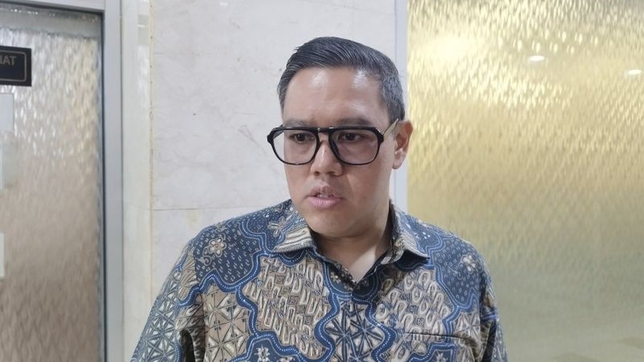 Wakil Ketua Komisi I DPR RI, Dave Laksono, mendorong revisi UU Penyiaran agar relevan hingga 50 tahun mendatang, mengakomodasi era digital dan melindungi anak muda dari konten negatif.
