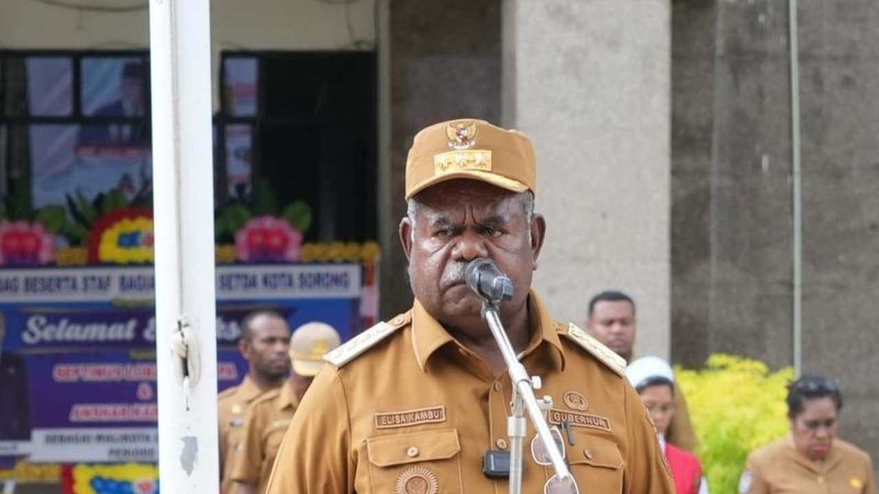 Gubernur Papua Barat Daya, Elisa Kambu, meminta seluruh ASN untuk mendedikasikan diri sepenuhnya dalam melayani masyarakat, tanpa diskriminasi dan kendati adanya efisiensi anggaran.