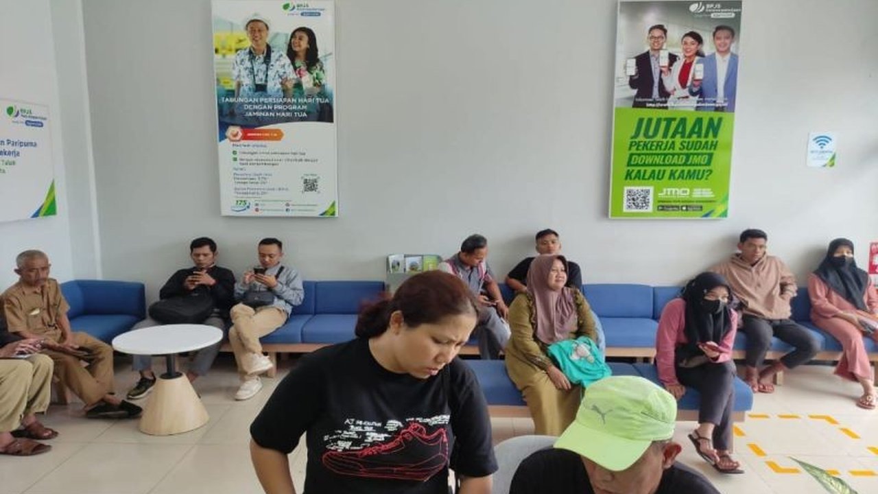 BPJS Ketenagakerjaan Batang mencatat klaim santunan sebesar Rp77,41 miliar di tahun 2024, menurun dari tahun sebelumnya, dengan komitmen untuk terus meningkatkan pelayanan dan perluasan kepesertaan.