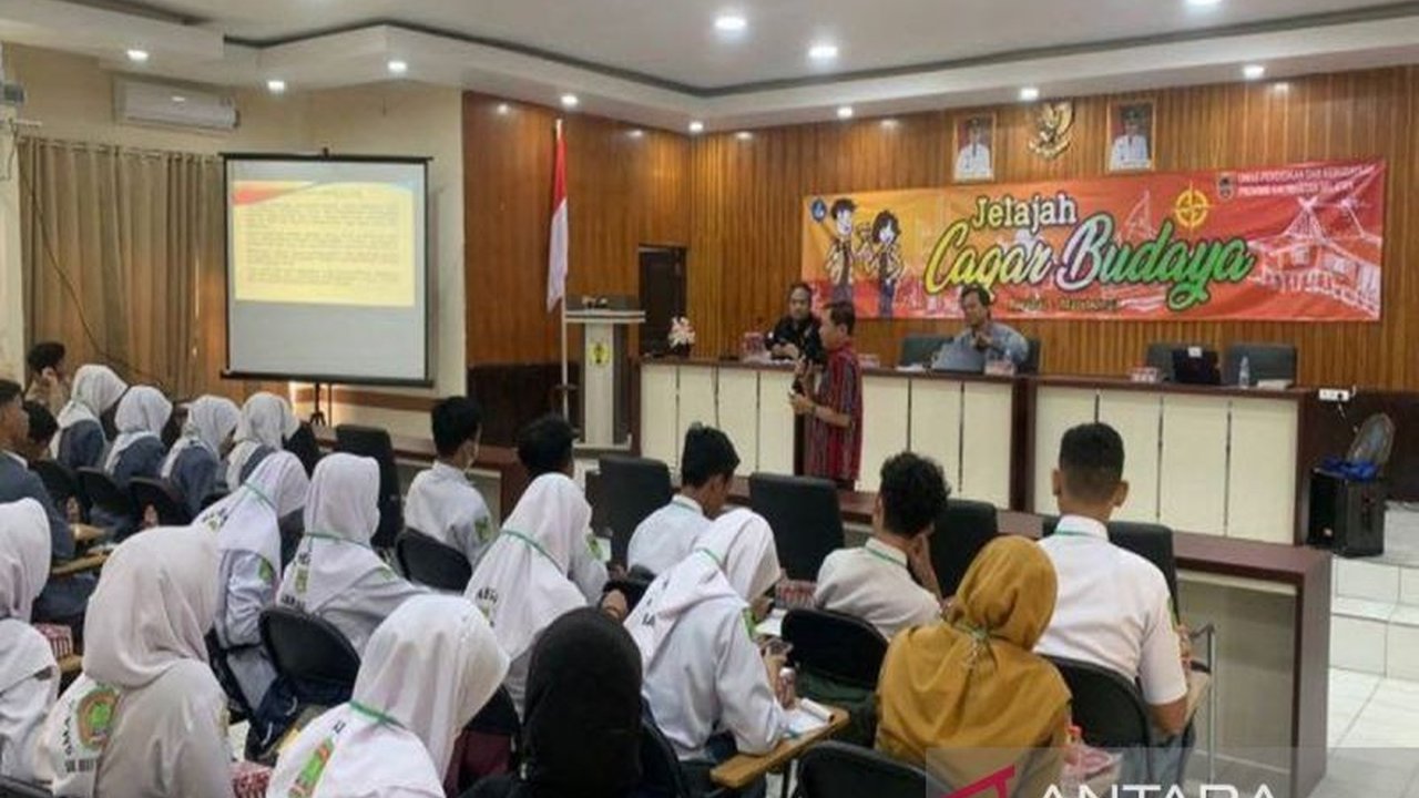 Pemerintah Provinsi Kalimantan Selatan siap menggelar sosialisasi dan jelajah cagar budaya untuk meningkatkan kesadaran dan apresiasi masyarakat terhadap warisan sejarahnya, guna memenuhi target Indeks Pemajuan Kebudayaan (IPK).