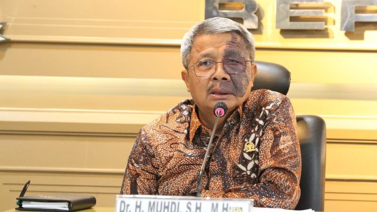 Wakil Ketua Komite I DPD RI, Muhdi, mendesak Presiden Prabowo untuk mencabut kebijakan penundaan pengangkatan ASN PPPK dan CPNS tahun ini, menyusul pengumuman penundaan yang mengecewakan banyak calon ASN.