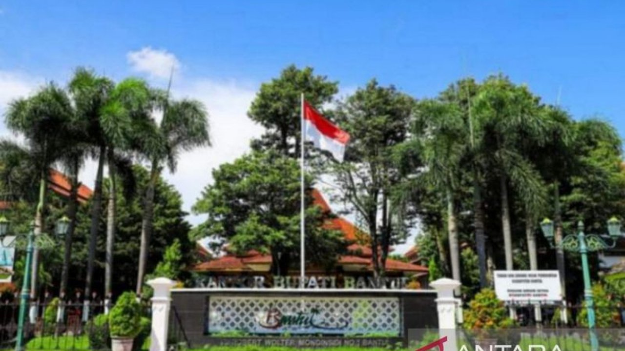 Pemerintah Kabupaten Bantul akan memperketat pengawasan miras oplosan dengan revisi Perda dan peningkatan operasi Satpol PP untuk melindungi masyarakat dari bahaya kesehatan.