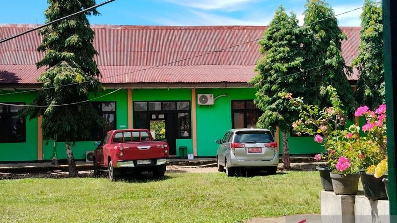 Dinas Kesehatan Mukomuko, Bengkulu, menangani 24 kasus gigitan hewan penular rabies (HPR) pada Januari-Februari 2025; kasus gigitan kucing mendominasi.