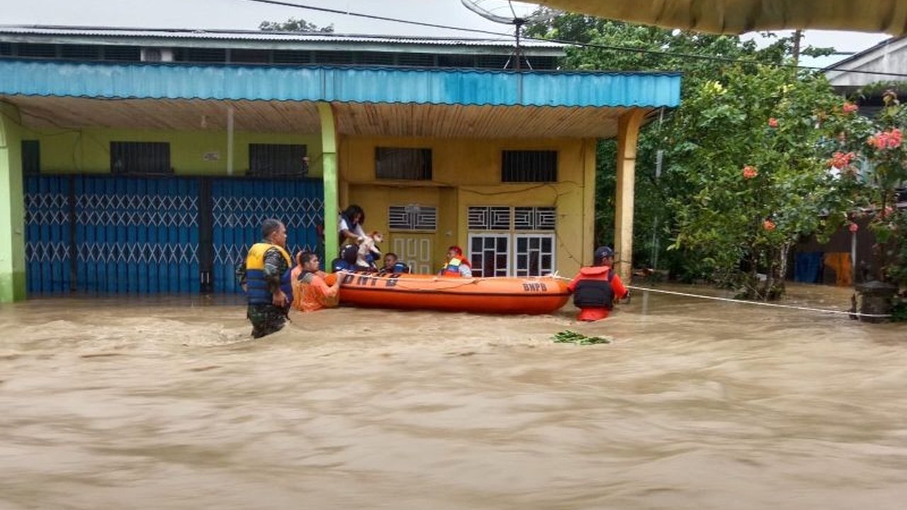 BPBD Bengkayang mengingatkan warga untuk waspada terhadap cuaca ekstrem dan potensi banjir, menyusul prakiraan BMKG tentang hujan sedang dan angin kencang di wilayah tersebut.