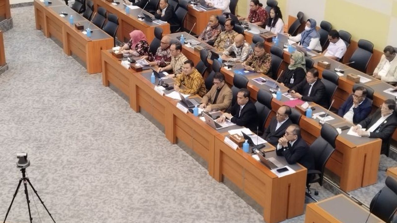 ANTARA mendesak agar RUU Penyiaran yang sedang dibahas DPR prioritaskan kebebasan pers dan kedaulatan informasi nasional, serta memberikan kompensasi yang adil kepada media nasional.