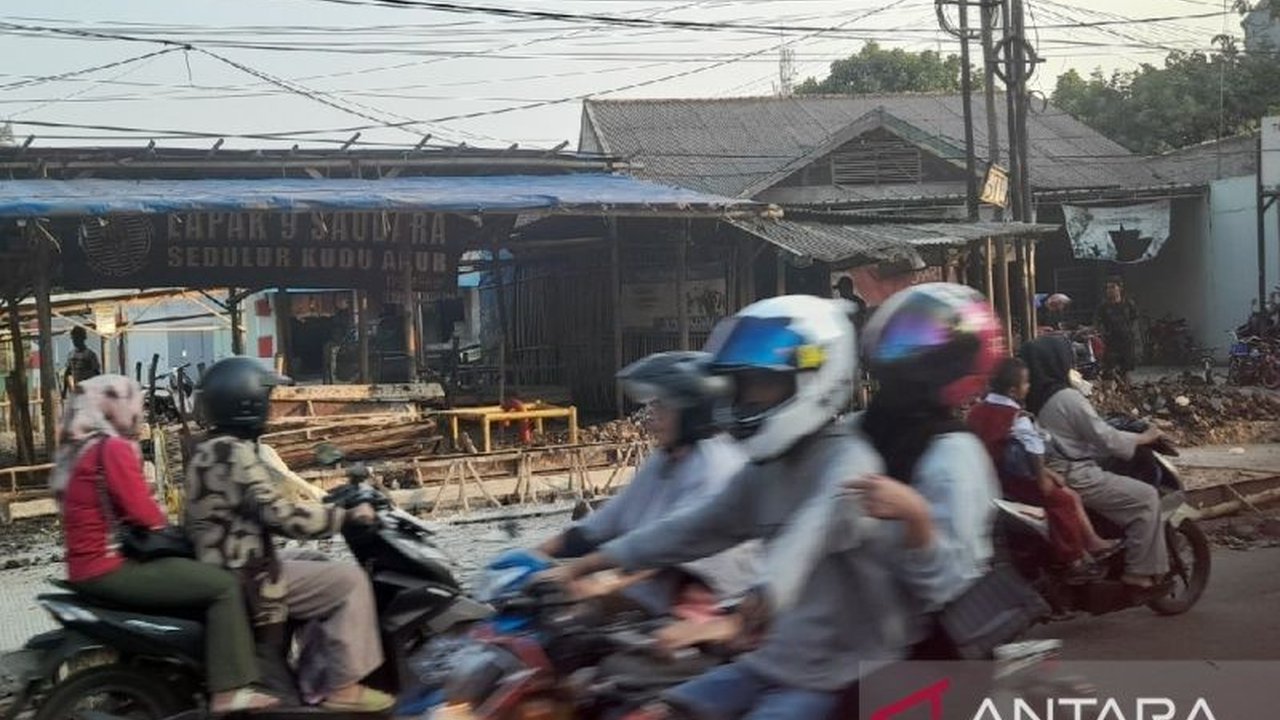 Pemkot Serang membentuk tim bersama PLN dan Telkom untuk mengatasi masalah kabel semrawut di jalan protokol, demi mewujudkan wajah ibu kota Provinsi Banten yang rapi dan indah.