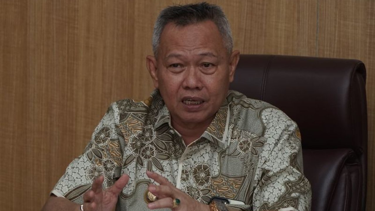Pemkab Sigi akan segera menerapkan kebijakan ASN masuk kantor tiga hari dalam sepekan mulai 2025, dengan fokus utama pada efisiensi anggaran dan peningkatan pelayanan publik.