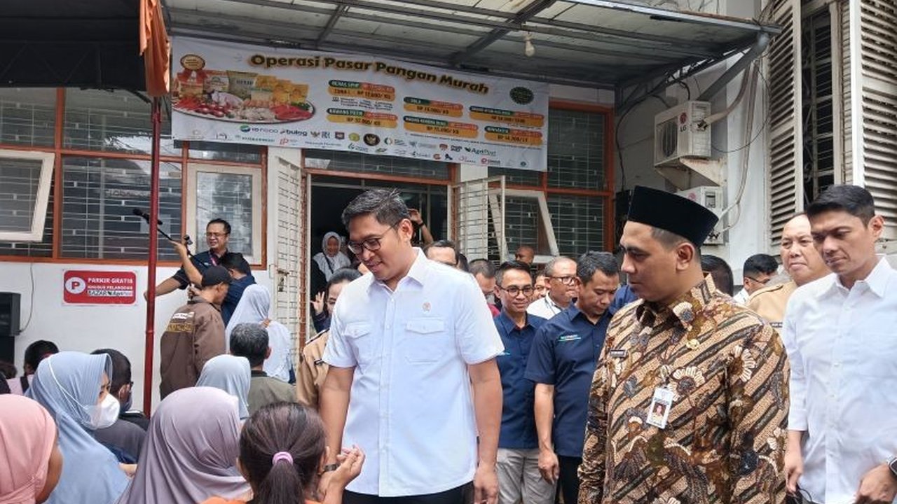 Wakil Menteri Pertanian menegaskan akan menindak tegas mafia pangan yang menimbun stok atau mengurangi takaran barang menjelang Ramadhan dan Lebaran untuk melindungi rakyat.