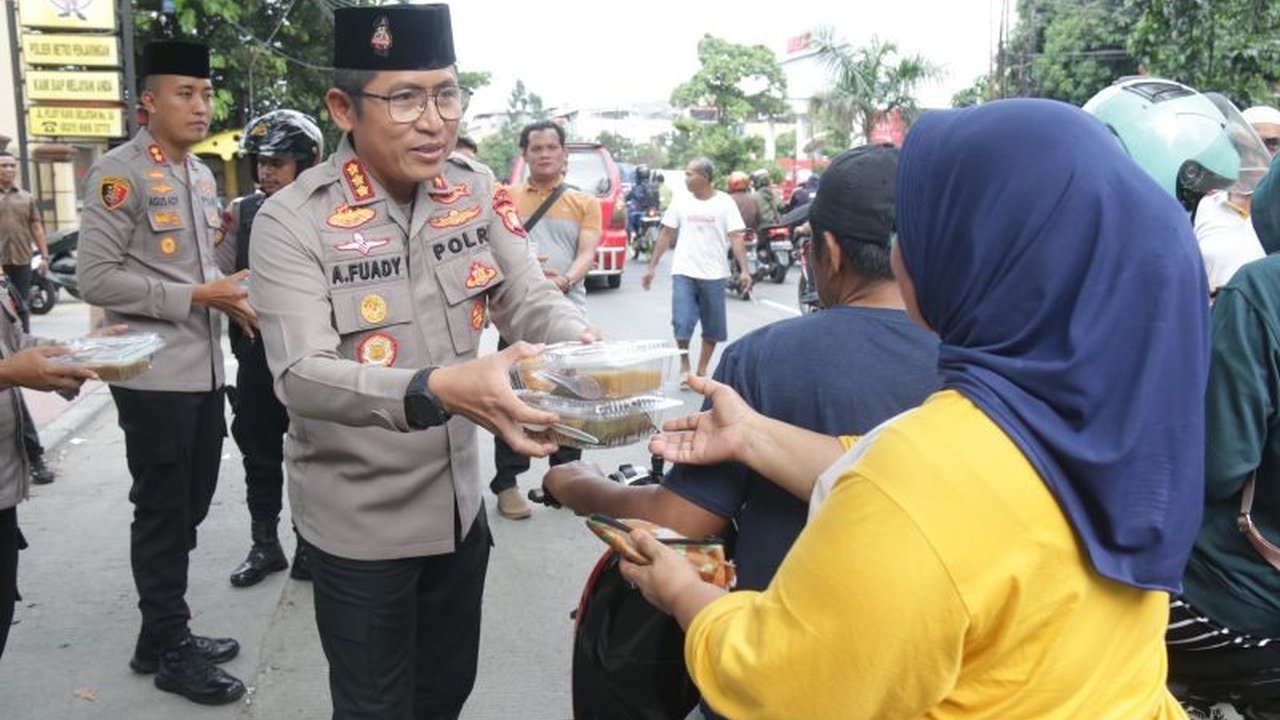 Polres Jakut Bagikan 1.000 Paket Sembako untuk Warga Miskin di Bulan Ramadhan