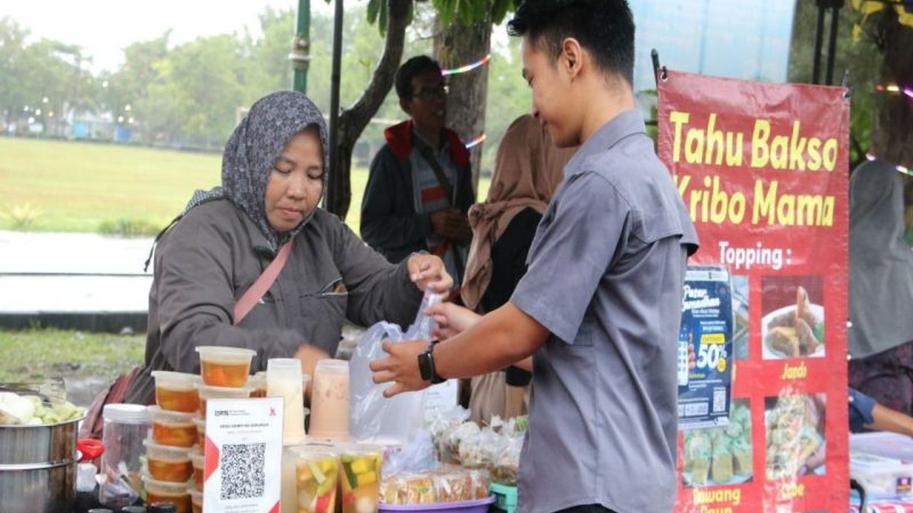 Pemerintah Kabupaten Kulon Progo menggelar Pasar Ramadhan di Alun-Alun Wates selama lima hari, mulai 10 hingga 14 Maret 2025, untuk menyemarakkan bulan suci Ramadhan dan mendukung UMKM lokal.