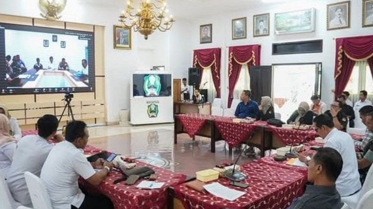 KPU Magetan telah menetapkan 28 petugas KPPS baru untuk Pemungutan Suara Ulang (PSU) Pilkada 2024 di empat TPS pada 22 Maret mendatang, guna memastikan proses berjalan aman dan lancar.