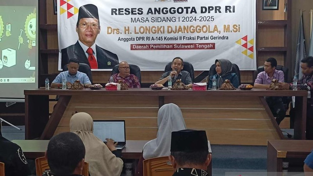 Anggota DPR Longki Djanggola mendesak Mendagri Tito Karnavian mewajibkan cuti bagi petahana yang mengikuti PSU Pilkada 2024 di 24 daerah untuk mencegah kampanye terselubung.