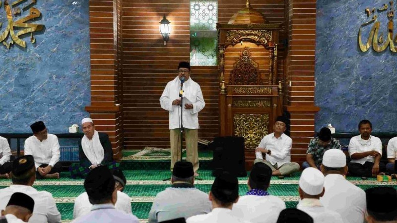 Wakil Gubernur Jakarta, Rano Karno, meminta DKM untuk memilih marbot yang berhak mendapatkan program umrah gratis setelah musim Haji 2025, sebagai bagian dari Safari Ramadan.