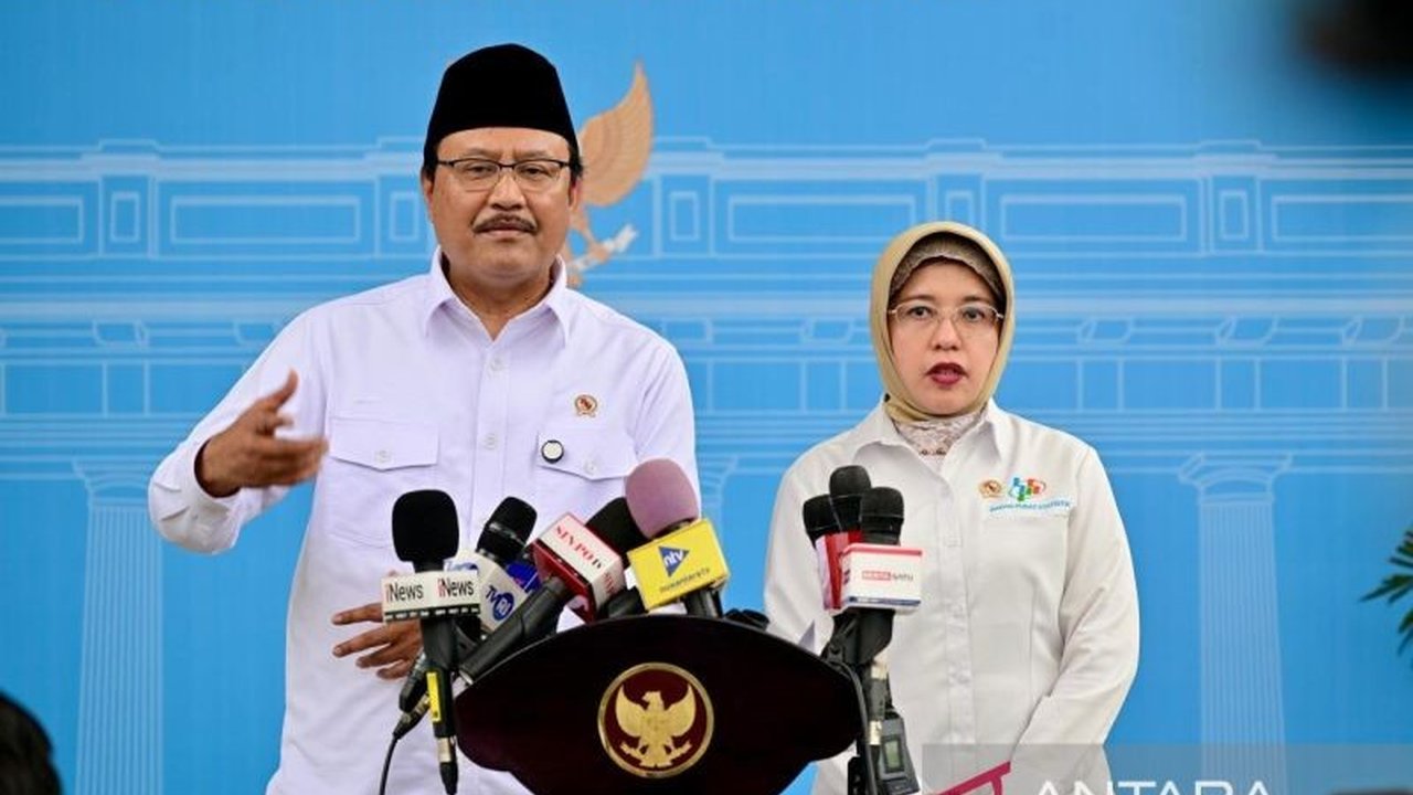 Menteri Sosial melaporkan 53 lokasi siap untuk program Sekolah Rakyat yang dicanangkan Presiden Prabowo, ditargetkan mulai tahun ajaran 2025-2026 untuk membantu masyarakat kurang mampu.