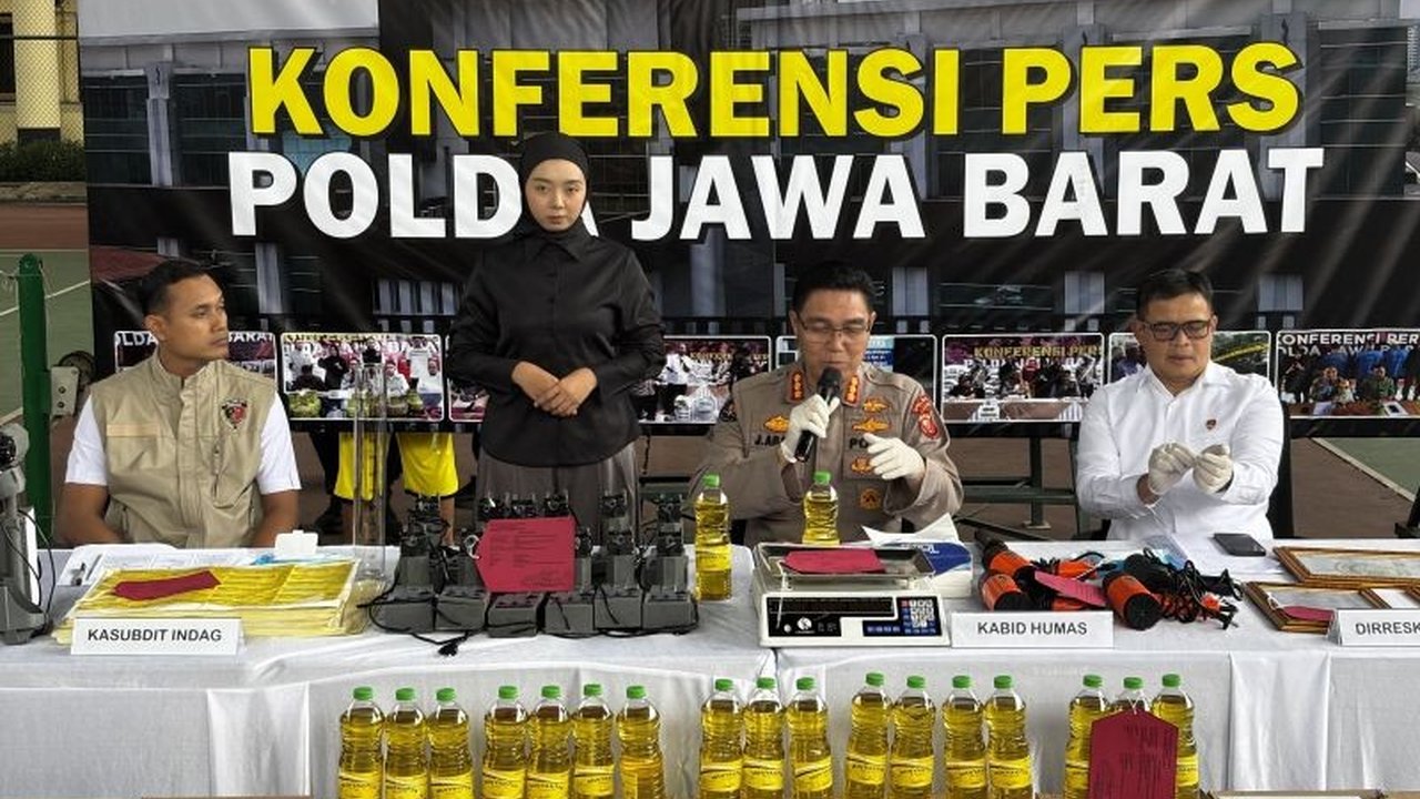Polda Jabar mengungkap peredaran MinyaKita ilegal di Subang, Jawa Barat, dengan tersangka memproduksi dan mengedarkan minyak goreng di bawah takaran standar, merugikan konsumen.