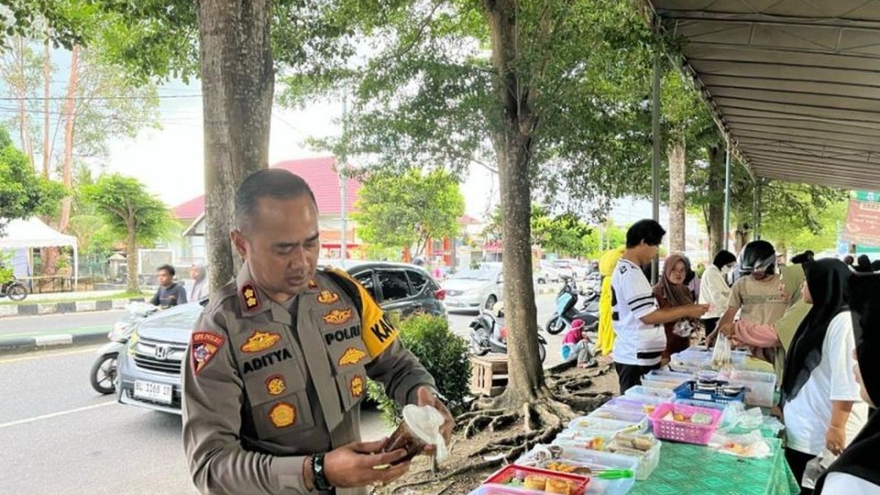 Polres Bangka Tengah Giatkan Patroli Pasar Ramadhan, Jamin Keamanan dan Berbagi Bansos