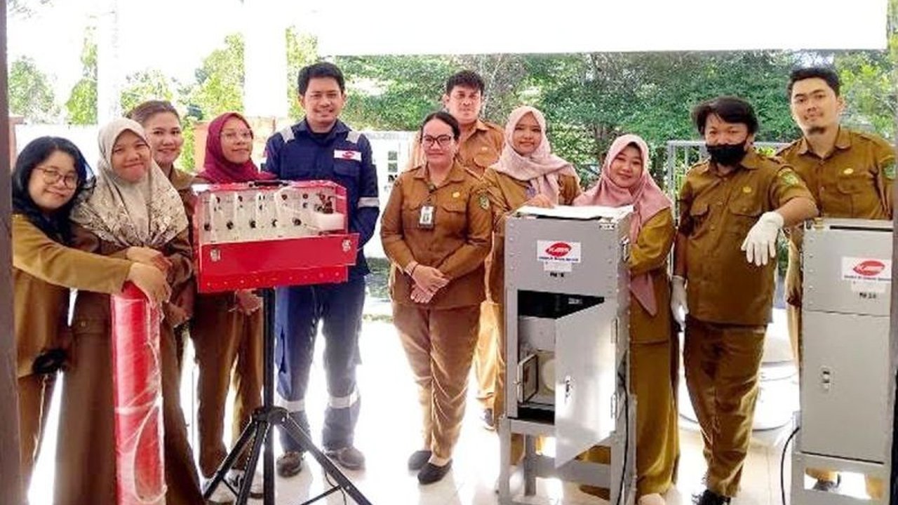 Dinas Lingkungan Hidup (DLH) Barito Utara melatih tenaga teknisnya dalam mengoperasikan peralatan pemantauan lingkungan untuk meningkatkan akurasi data dan mendukung pengambilan kebijakan.