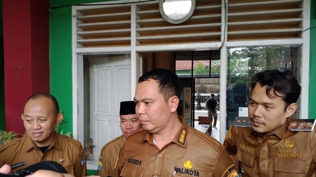 Pemerintah Kota Serang akan meluncurkan program Seragam Sekolah Gratis untuk siswa SD dan SMP pada tahun 2026 dengan anggaran Rp65 miliar, sebagai bentuk komitmen terhadap pendidikan dan pengurangan beban ekonomi masyarakat.