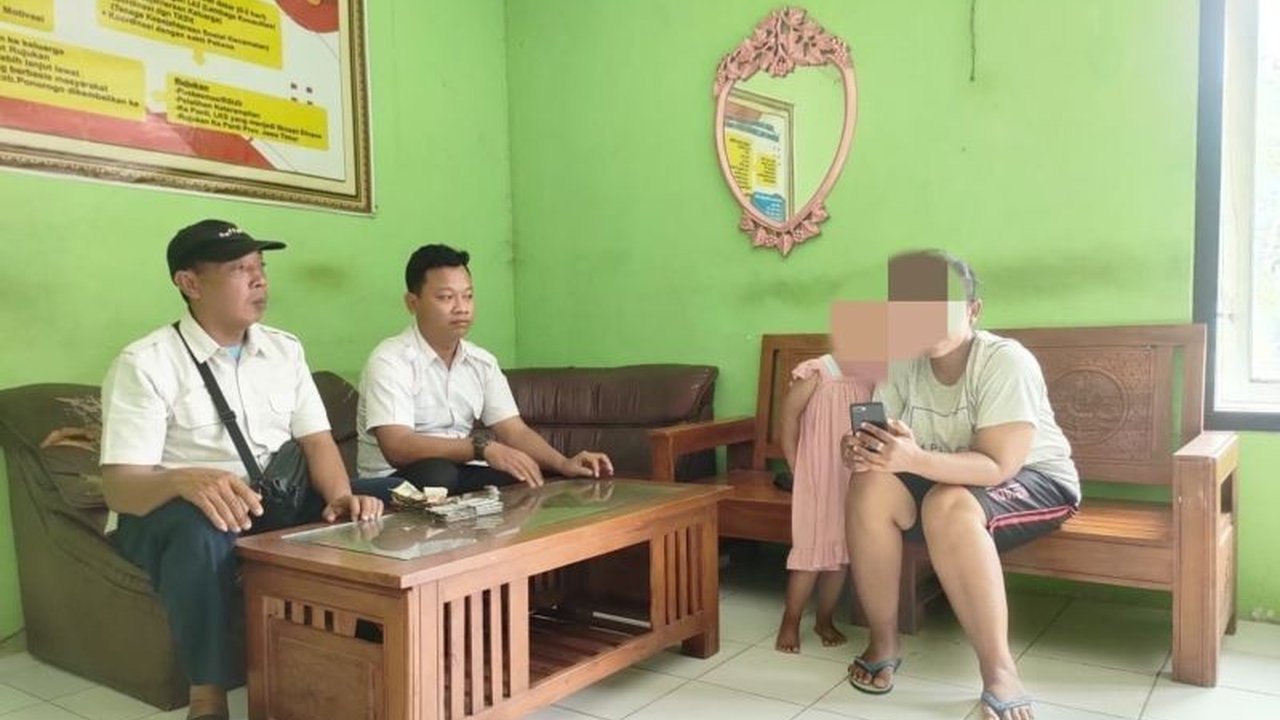 Dinas Sosial Ponorogo memulangkan WN, seorang pengemis asal Madiun yang melibatkan balita untuk meminta-minta dan meraup keuntungan hingga jutaan rupiah setiap bulannya.