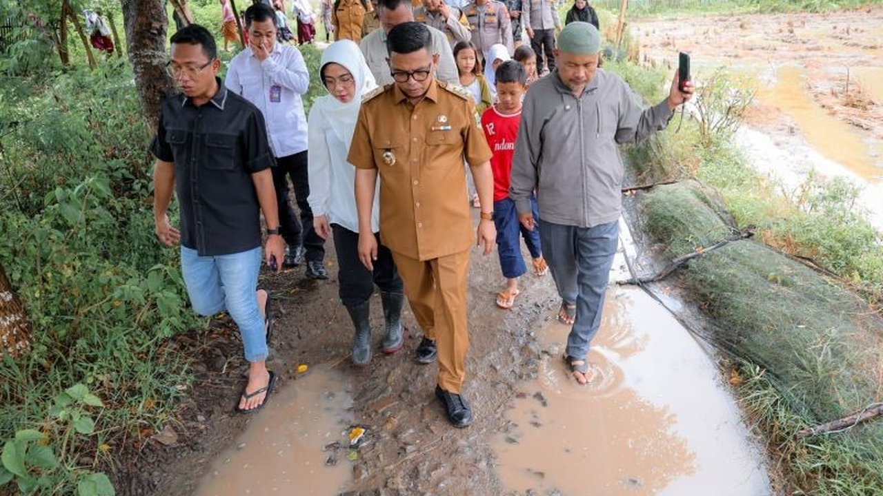 Gubernur Banten, Andra Soni, berkomitmen selesaikan masalah jalan rusak di Pontang, Kabupaten Serang, dengan sinergi bersama Pemkab Serang melalui efisiensi anggaran dan prioritas pembangunan infrastruktur.