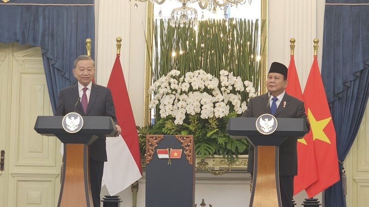 Presiden Prabowo Subianto dan Sekretaris Jenderal Partai Komunis Vietnam, To Lam, sepakat meningkatkan kerja sama bilateral ekonomi kedua negara hingga mencapai transaksi US$18 miliar pada tahun 2028.