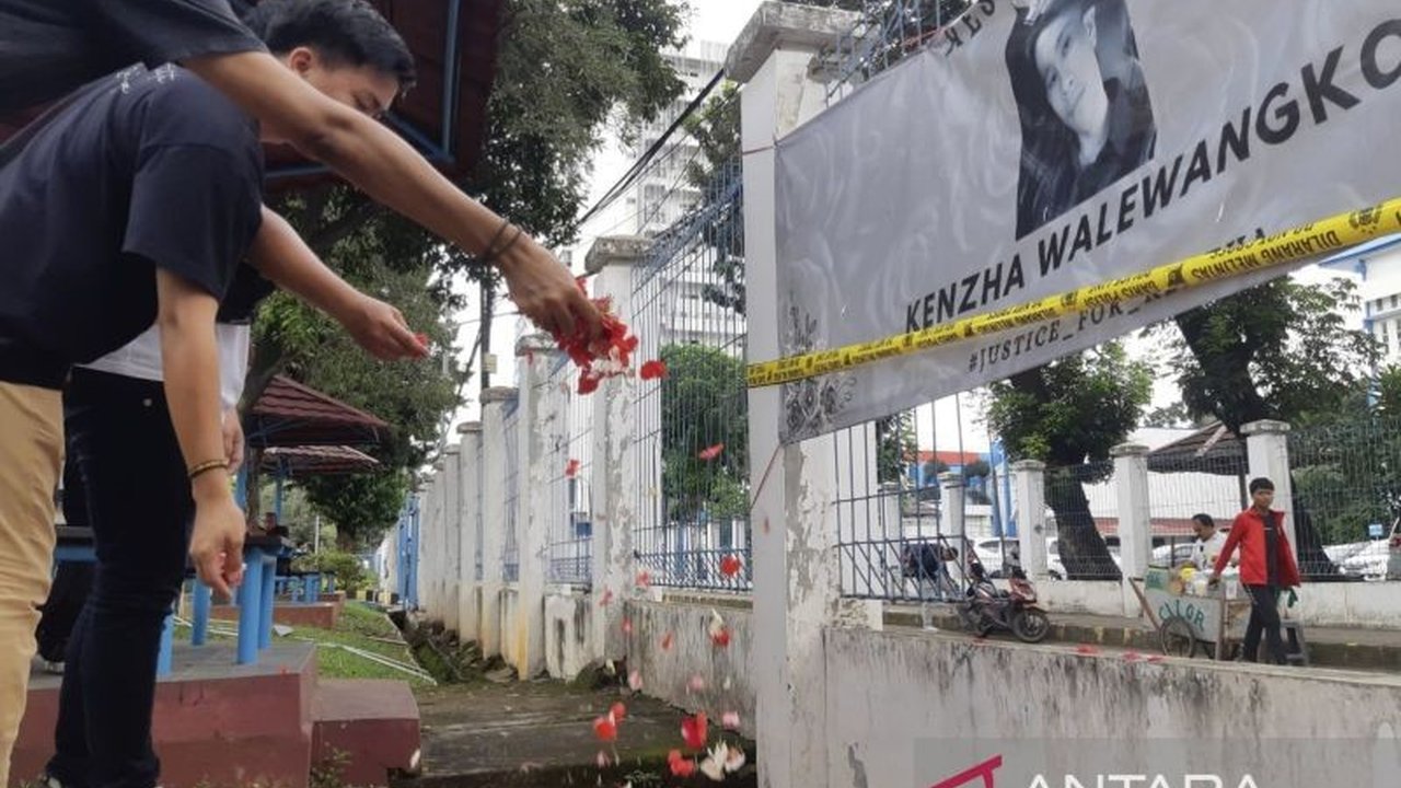 Ikatan Alumni Fisipol UKI mengawal kasus kematian mahasiswa, Kenzha Ezra Walewangko, yang diduga dikeroyok di kampus dan mendesak polisi mengusut tuntas kasus tersebut.