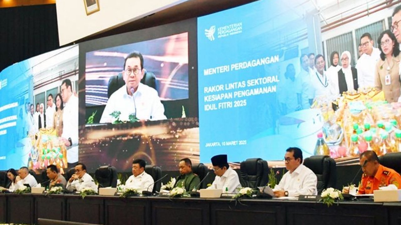 Kementerian Perdagangan (Kemendag) bersinergi dengan instansi terkait untuk menjaga stabilitas harga barang pokok, khususnya minyak goreng, menjelang puncak Hari Besar Keagamaan Nasional (HBKN).