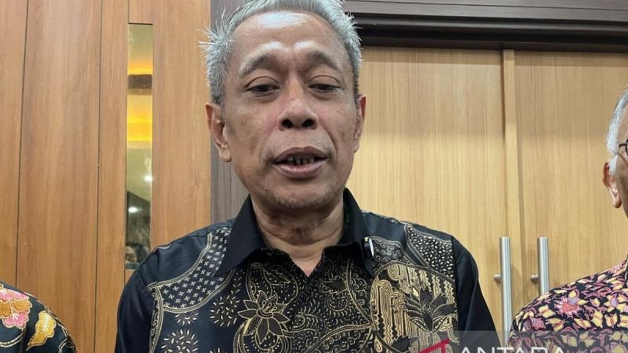 Kementerian Sosial (Kemensos) menargetkan pembukaan 100 sekolah rakyat berbasis asrama untuk memutus rantai kemiskinan di Indonesia pada Juli 2025.