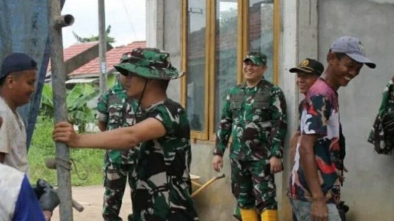 TNI Manunggal Membangun Desa (TMMD) ke-123 Kodim 0418/Palembang berhasil merehabilitasi rumah tidak layak huni dan membangun jalan di Kecamatan Gandus, Sumatera Selatan.