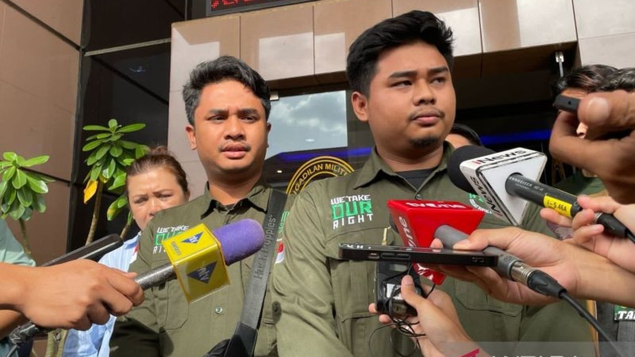 Agam Muhammad Nasrudin dan Rizky Agam Syahputra, anak-anak bos rental mobil Ilyas Abdurrahman, menyatakan puas atas tuntutan penjara seumur hidup terhadap tiga terdakwa penembakan ayah mereka di Tol Tangerang-Merak.