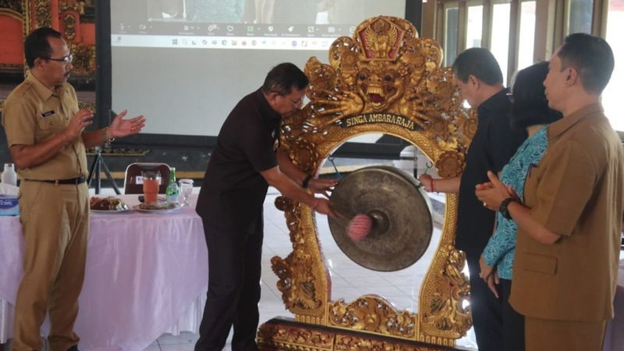 Pemkab Buleleng meluncurkan Program GENTING untuk menurunkan angka stunting yang telah berhasil ditekan hingga 6,2 persen pada tahun 2023, melibatkan berbagai pihak dalam sinergi dan kolaborasi.