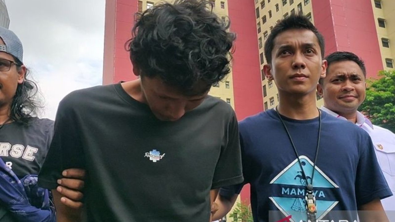 Polisi telah menangkap terduga pembunuh ibu dan anak di Tambora, Jakarta Barat; pelaku dipastikan tidak terkait dengan saksi kunci, anak korban.