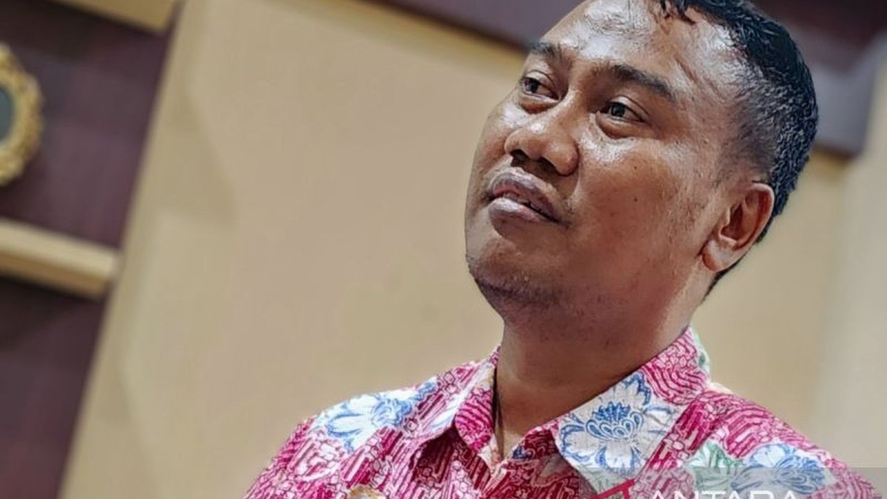 Kejari Semarang menahan MB, tersangka calo penerimaan CPNS Kejaksaan tahun 2021, yang telah menipu enam korban dengan total kerugian mencapai Rp900 juta.