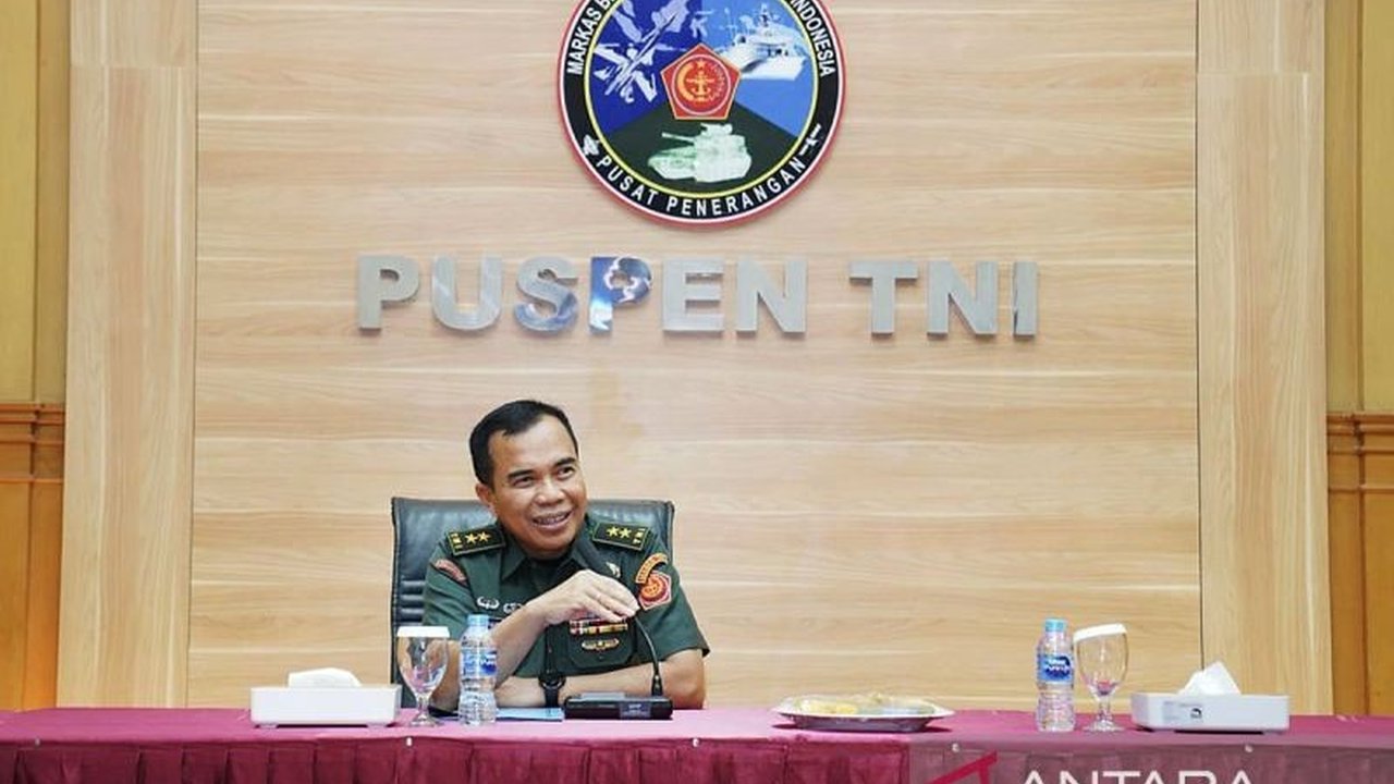 TNI akan terus melatih prajuritnya dalam pertahanan siber dan merekrut pakar siber sipil untuk memperkuat kemampuan menghadapi ancaman di dunia maya, sejalan dengan perkembangan teknologi dan peperangan modern.
