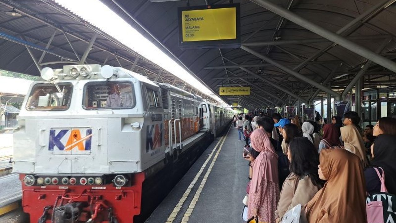 KAI Group berhasil melayani 78,5 juta penumpang pada Januari-Februari 2025, meningkat signifikan dibandingkan periode yang sama tahun lalu, ditopang oleh lonjakan penumpang LRT Jabodebek dan layanan lainnya.