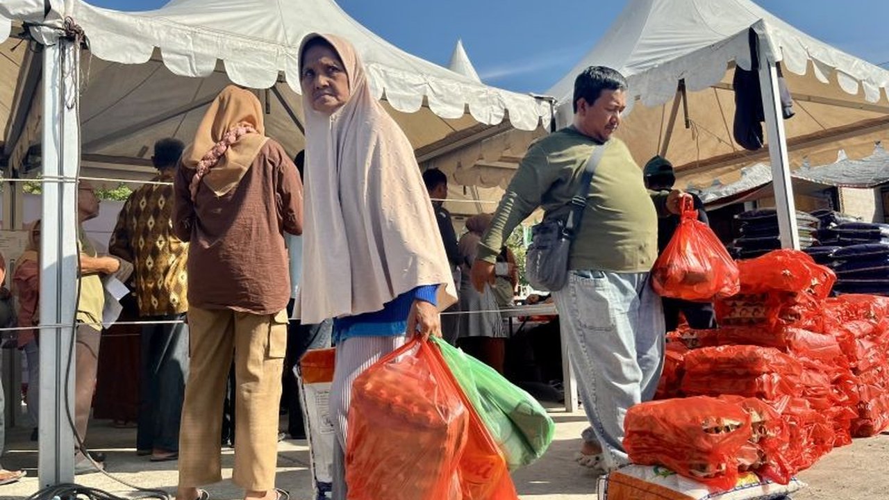 Pemerintah Kota Banda Aceh menggelar operasi pasar murah selama tiga hari untuk membantu warga memenuhi kebutuhan menjelang Idul Fitri 1446 H dengan harga sembako terjangkau.