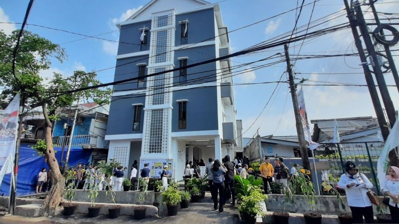 Ikatan Arsitek Indonesia (IAI) Jakarta mengusulkan pola hidup vertikal dan berbagai solusi komprehensif untuk mengatasi masalah banjir yang kompleks di Jakarta dan sekitarnya.