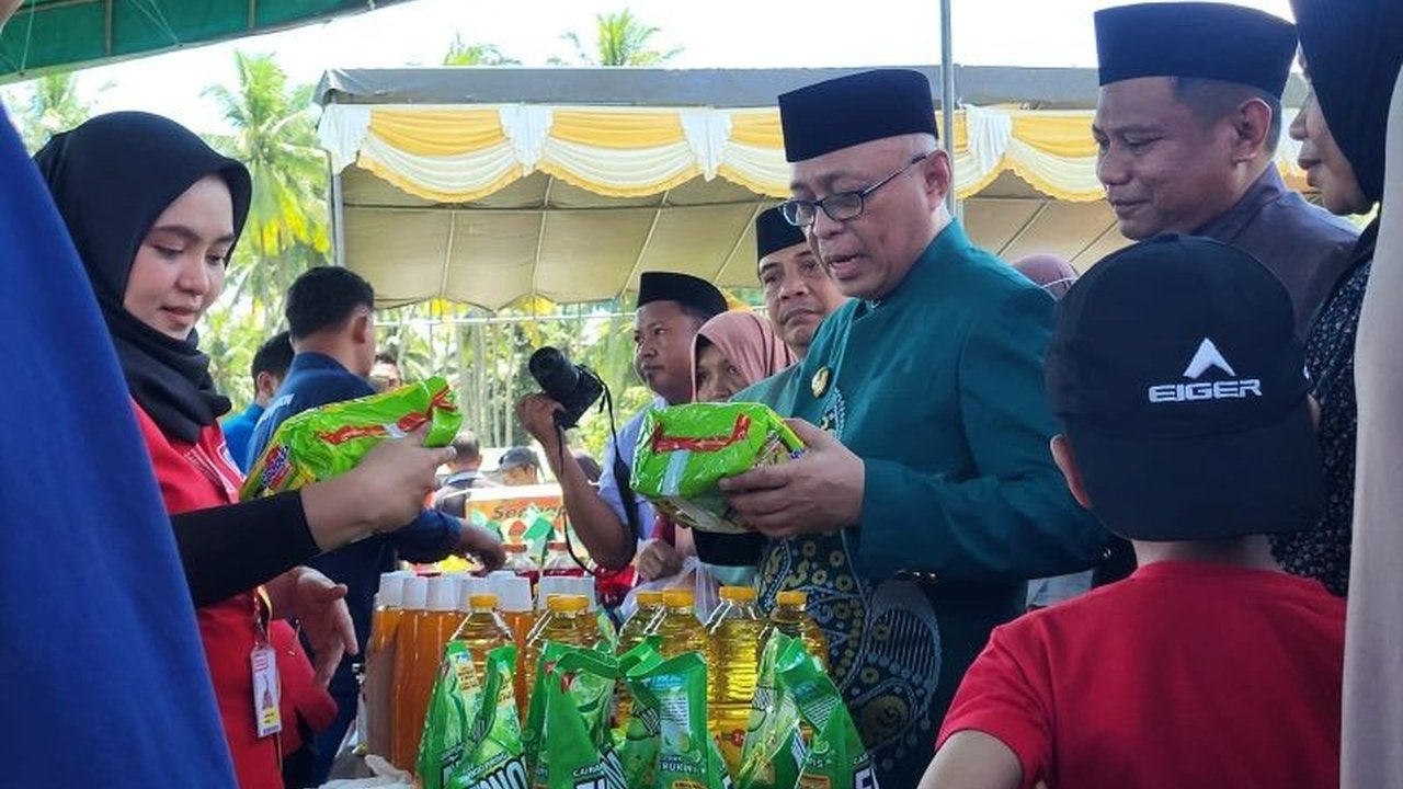 Pemerintah Kabupaten Gorontalo menggelar pasar murah bersubsidi di Kecamatan Bongomeme untuk menekan inflasi dan membantu masyarakat memenuhi kebutuhan jelang Ramadhan.